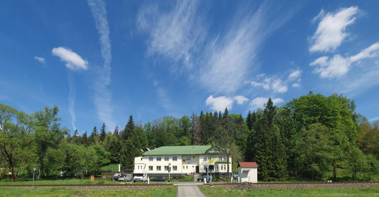 Hotel Olivin Kytlice Extérieur photo